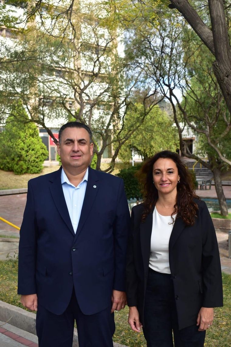 &nbsp;Marcelo Pieralisi y Andrea Dichiara se presentan en la Facultad de Ciencias Económicas de la UNCuyo. El pedido de los alumnos. Foto:Prensa Pieralisi.&nbsp;