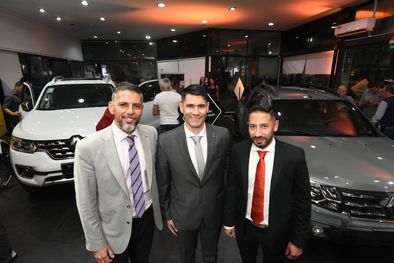 MDZol | Claudio Burrelo, gerente de Plan Rombo; Martín San Juan, gerente general de Mediterráneo Mendoza y Miguel Bravo, gerente de ventas convencionales. Foto: Maximiliano Ríos/MDZ