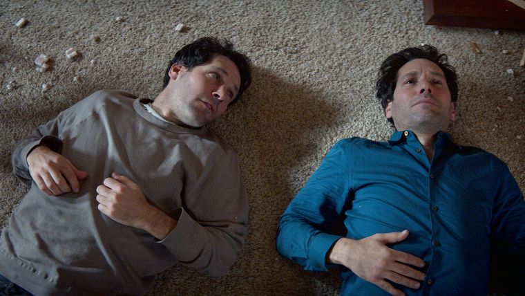 Paul Rudd interpreta a dos versiones de un mismo personaje. Paul Rudd interpreta a dos versiones de un mismo personaje.