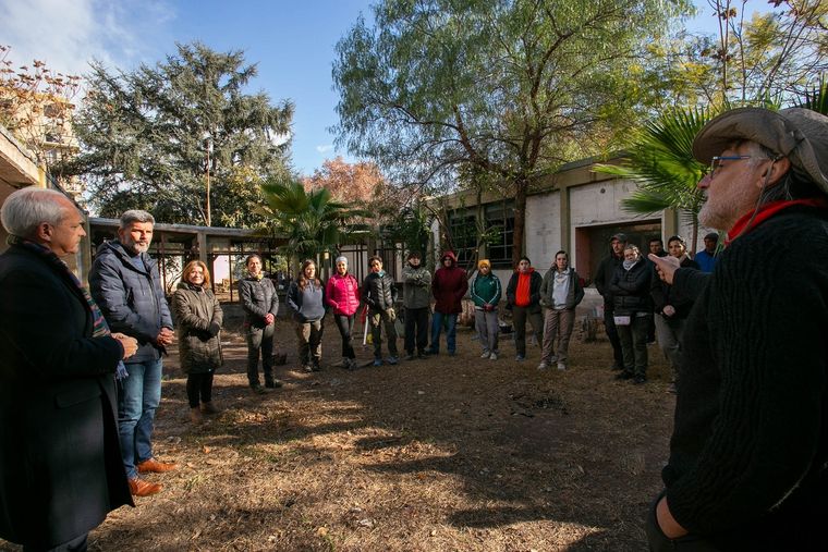 Ulpiano Suarez y Horacio Chiavazza junto con el equipo Foto: Ciudad de Mendoza