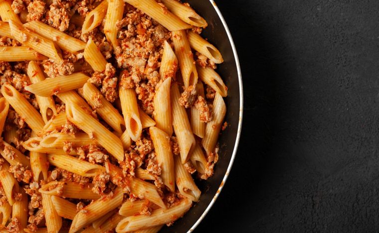 Macarrones a la boloñesa Una receta simple y deliciosa en pocos minutos. Foto: Shutterstock