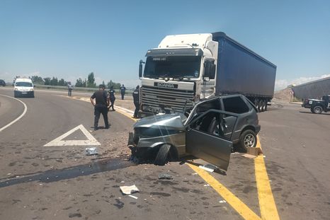fallecio una mujer y otra persona quedo herida tras un fuerte choque en maipu fallecio una mujer y otra persona quedo herida tras un fuerte choque en maipu