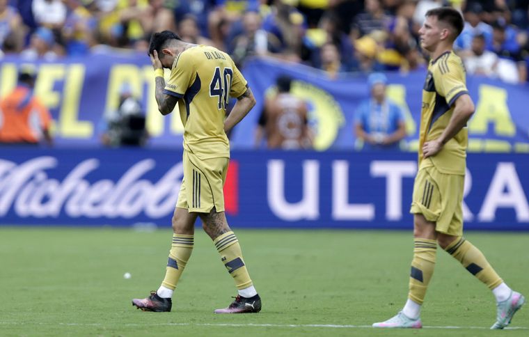 Boca hizo un papelón ante Auckland y quedó afuera del Mundial de Clubes.