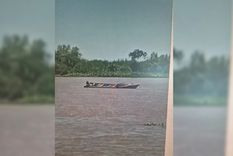 Un macabro hallazgo en una lancha a la deriva en el rio Coronda conmocionó este jueves a la localidad de Sauce Viejo. Un macabro hallazgo en una lancha a la deriva en el rio Coronda conmocionó este jueves a la localidad de Sauce Viejo.