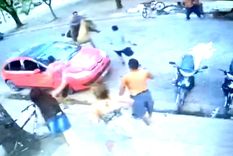 Pelea callejera en Trenque Lauquen. Foto: Captura de video