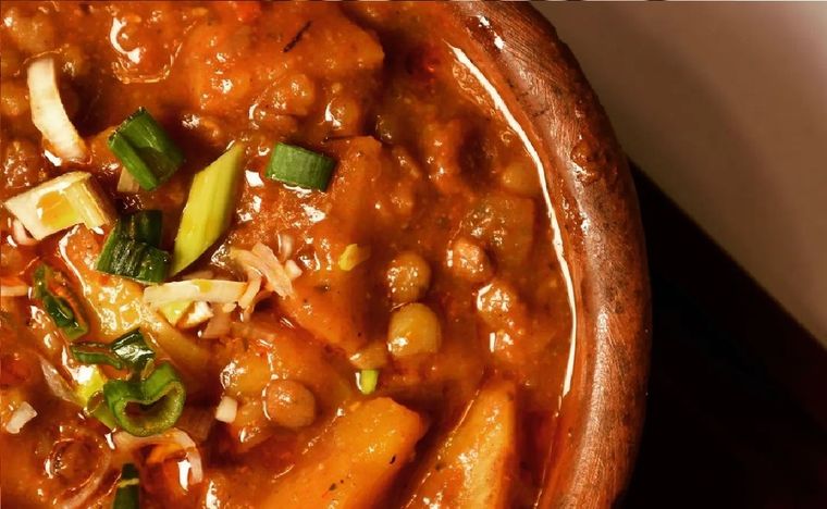 Un guiso de lentejas, con carne y panceta es una alternativa contundente y súper sabrosa para los días de frío. Foto: Mdz