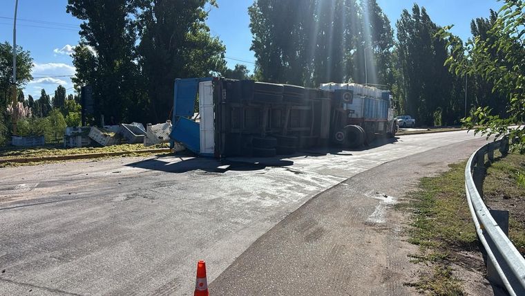 Camión sin frenos generó demoras en la Ruta 16. Camión sin frenos generó demoras en la Ruta 16.