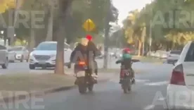 Grabaron a un niño manejando una moto y realizando maniobras peligrosas por la Costanera en Santa Fe. Grabaron a un niño manejando una moto y realizando maniobras peligrosas por la Costanera en Santa Fe.