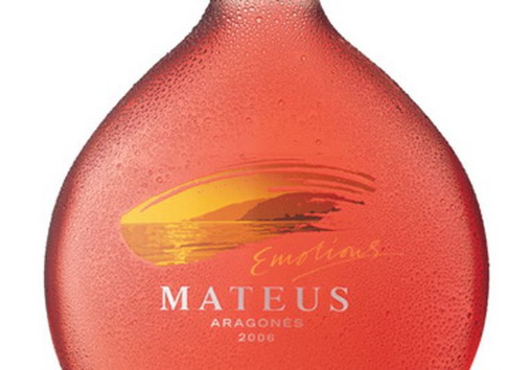Mateus,en este caso Rose, la marca que hizo famosa a la bodega en todo el mundo motivada por las cantimploras utilizadas en la Primera Guerra Mundial. Foto: Gentileza