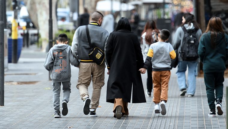 La clase media sigue siendo cascoteada, pese a la desaceleración inflacionaria. Foto: Rodrigo DAngelo / MDZ