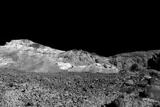 Un prototipo de hábitat lunar junto al concepto de reactor nuclear, parte del nuevo plan de la NASA para asegurar energía en la Luna. &nbsp;