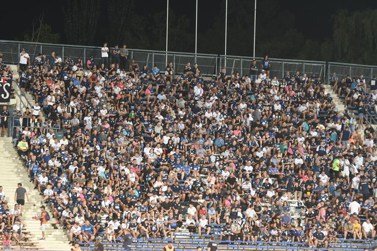 Marea azul en el Malvinas Argentinas. Marea azul en el Malvinas Argentinas.