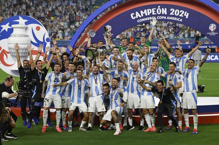 Somos campeones otra vez. Foto: EFE