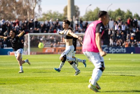 El festejo de Imanol González es el de todo Gimnasia. El Lobo ganó una verdadera final en el Parque y depende de sí misma para ir por el gran objetivo. El festejo de Imanol González es el de todo Gimnasia. El Lobo ganó una verdadera final en el Parque y depende de sí misma para ir por el gran objetivo.