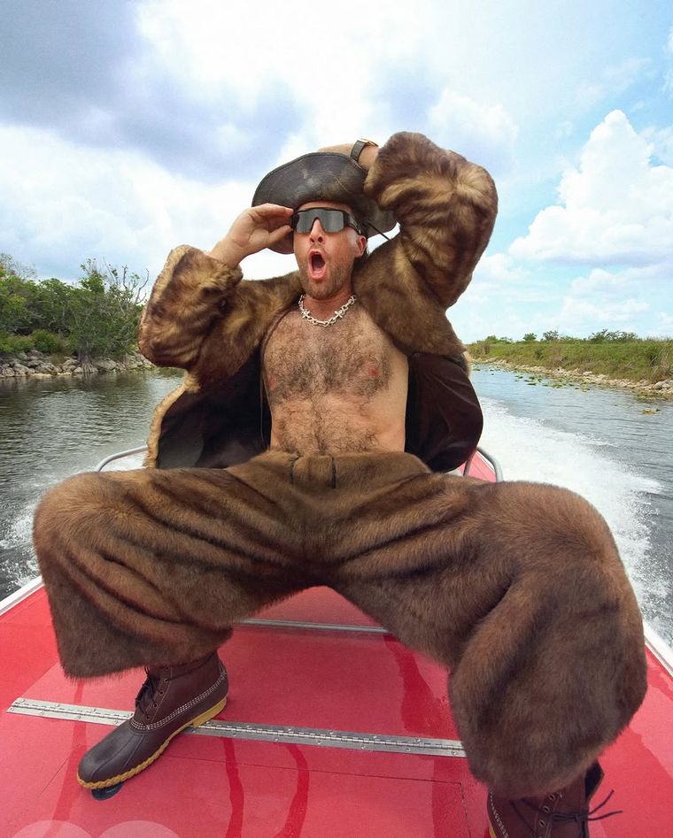 El novio de Taylor Swift, Travis Kelce, posó&nbsp; para la revista GQ.