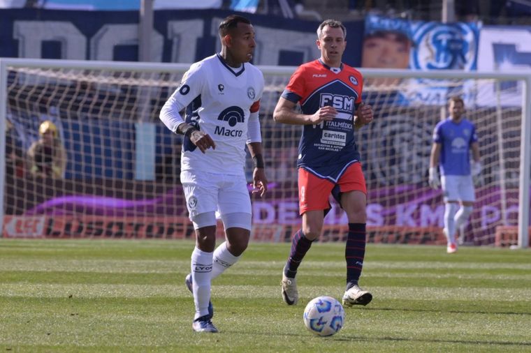 Independiente Rivadavia caía sorpresivamente, pero lo empató sobre el final del primer tiempo Independiente Rivadavia caía sorpresivamente, pero lo empató sobre el final del primer tiempo