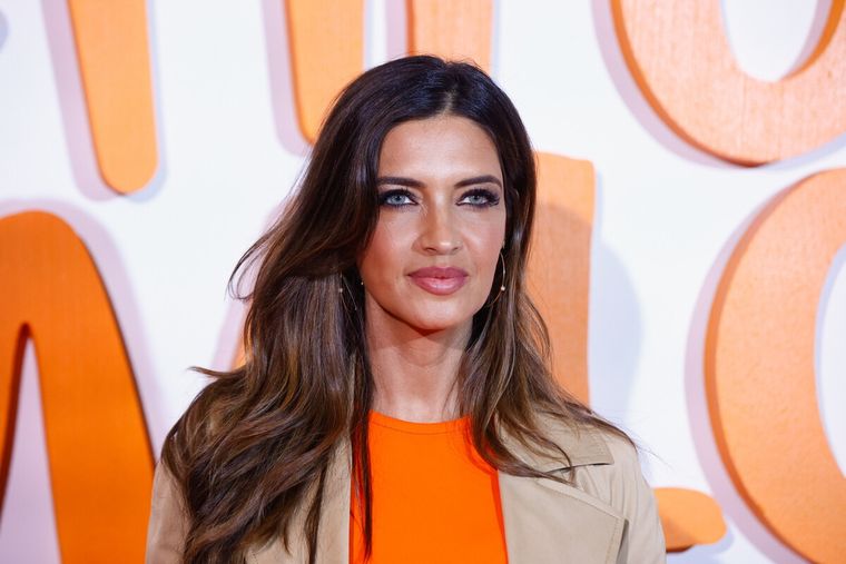 Sara Carbonero aconseja sobre cómo llevar jeans wide leg Foto: Woman