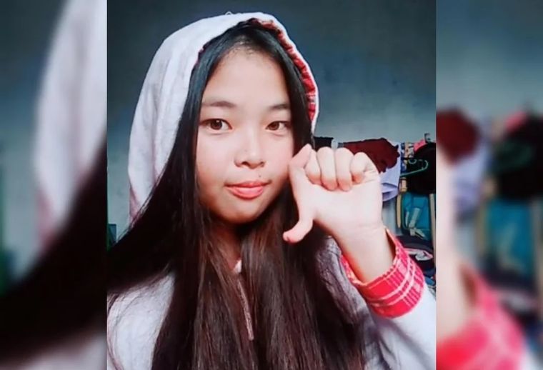 4 pulgares La joven exhibió sus videos a través de las redes sociales