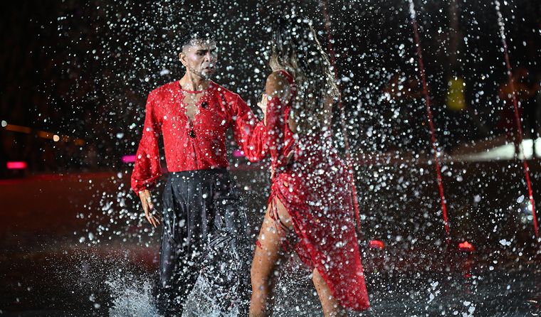 90 cosechas de una misma cepa: el espectáculo del Acto Central de la Vendimia que volvió a lucir el talento de nuestros bailarines. 90 cosechas de una misma cepa: el espectáculo del Acto Central de la Vendimia que volvió a lucir el talento de nuestros bailarines.