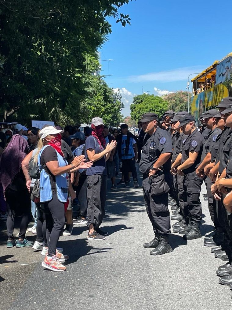 Nueva protesta ante el ministerio de Capital Humano. Foto: Joaquín Verna / MDZ