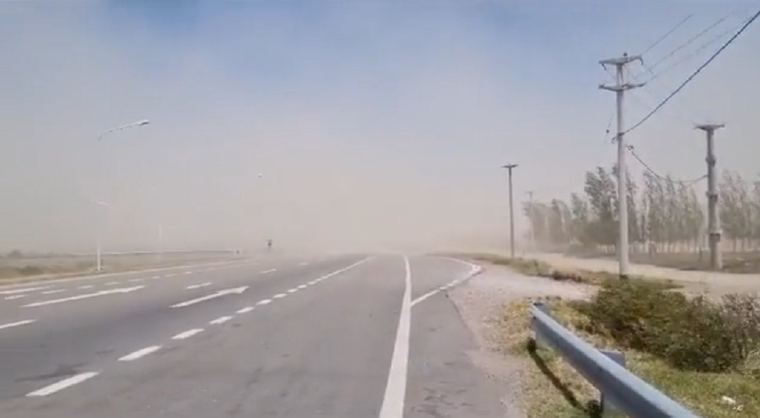 La Ruta 40 se vio muy afectada durante toda la jornada del viernes por el Zonda Foto: Captura de video.