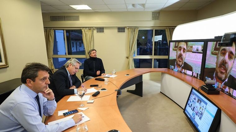 Fernández, Massa y Máximo Kirchner en videoconferencia con los legisladores de Juntos por el Cambio. Foto: Télam