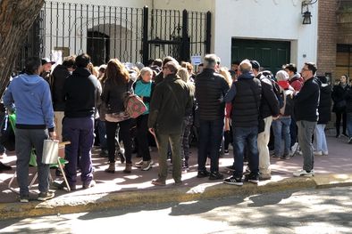 MDZol | Las largas filas en los consulados de España fueron una constante en todo el país Foto: Alfredo Ponce/ MDZ