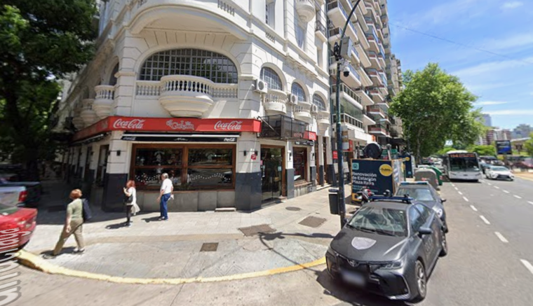 El bar donde se produjo la pérdida de gas se encuentra frente al Jardín Botánico.
