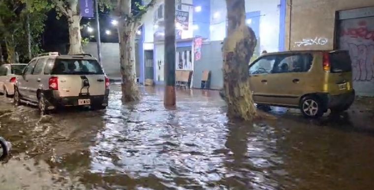 Así quedó la calle Bandera de Los Andes de Guaymallén después de la tormenta.