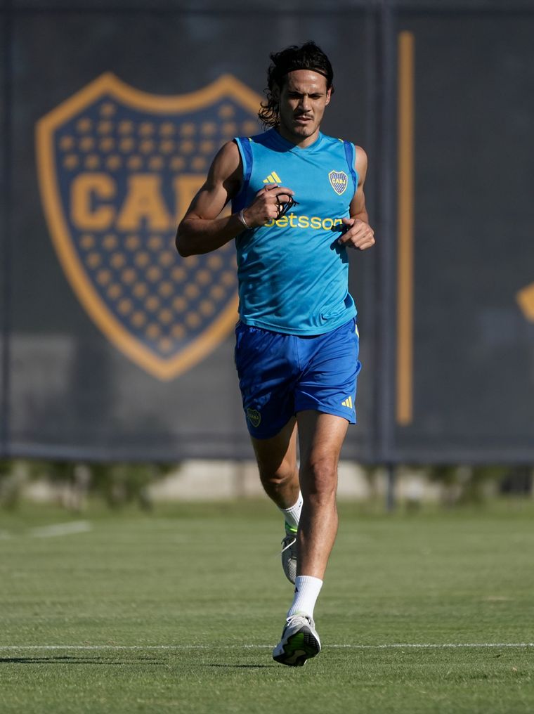 Cavani está ausente ante Atlético Tucumán. Foto: @bocajrsoficial