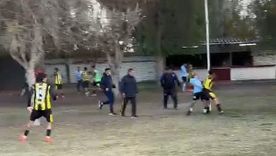 El enfrentamiento comenzó en el campo de juego y prosiguió en el camping del CEC.