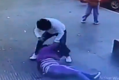 El linchamiento fue en plena calle Foto: Captura de video El linchamiento fue en plena calle Foto: Captura de video