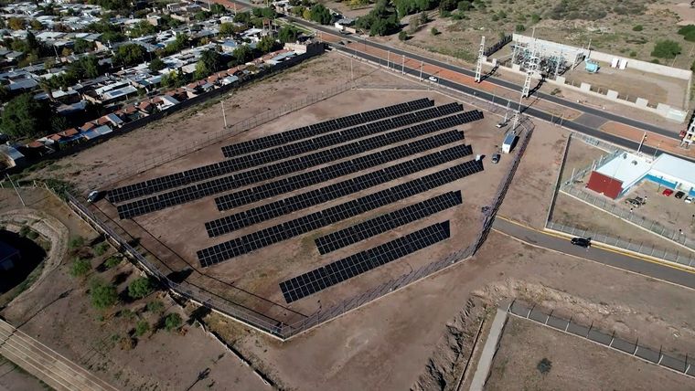 El parque solar ya está operativo y su producción eléctrica impactará de forma directa en las cuentas municipales y en servicios para los vecinos.