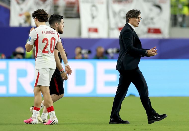 Vincenzo Montella, DT de Turquía, asumió el fracaso de la prematura eliminación de una selección que llegaba con buenos pergaminos. Vincenzo Montella, DT de Turquía, asumió el fracaso de la prematura eliminación de una selección que llegaba con buenos pergaminos.