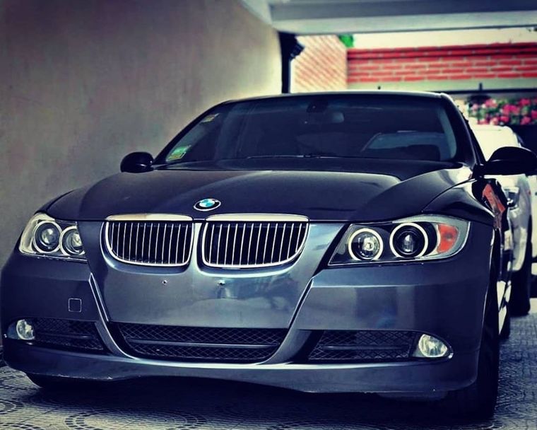 El lujoso BMW que el abogado quiere cambiar por alimentos no perecederos