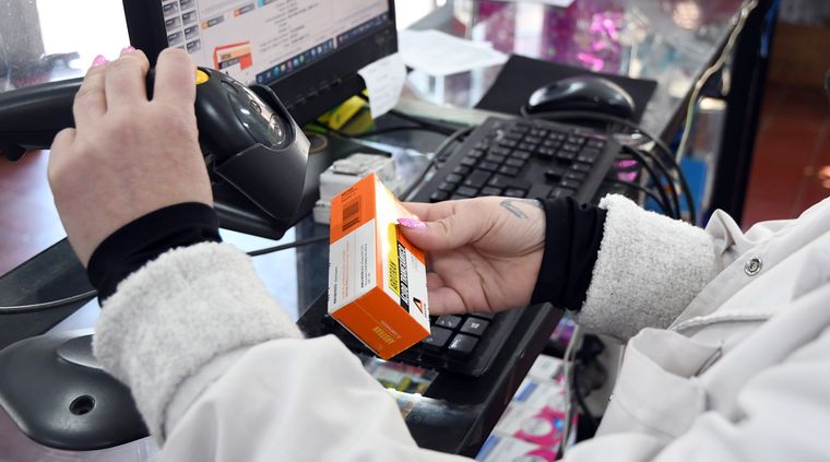 Los precios de los medicamentos subieron en diciembre y se complejiza la cobertura de PAMI. Foto: ALF PONCE MERCADO / MDZ