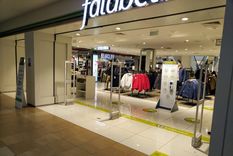 controles, movimiento y algunas compras: asi reabrio el shopping