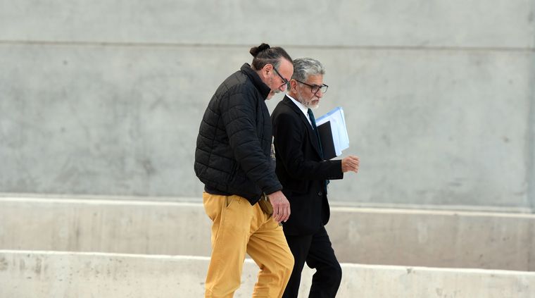 Cacho Garay con su abogado Foto: ALF PONCE MERCADO / MDZ