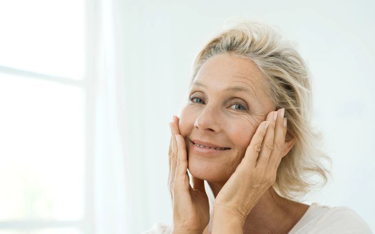 El problema principal de la piel del rostro de una mujer de 50 años es que el metabolismo se ralentiza más. Foto: The Telegraph