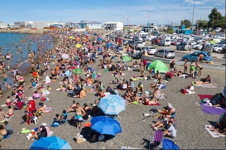 Comodoro Rivadavia despliega una propuesta turística renovada para este verano que combina experiencias en el mar, cultura y gastronomía. Comodoro Rivadavia despliega una propuesta turística renovada para este verano que combina experiencias en el mar, cultura y gastronomía.