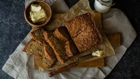 Esta receta es espectacular, porque este budín de banana resulta húmedo y delicioso. Se hace en menos de 15 minutos. Foto: Instagram