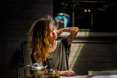 La llamada hormona del estrés, el cortisol, puede hacer daño en tu cuerpo, haciendo que envejezca más rápidamente y estés más propenso a enfermedades. Foto: Unsplash