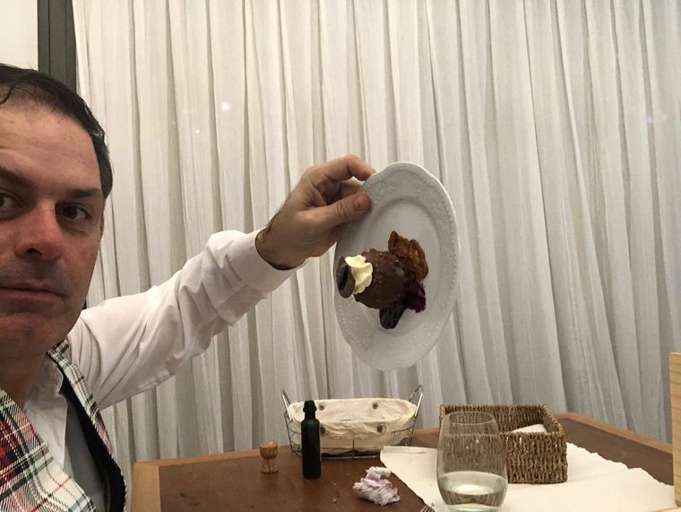 Adolfo de la Reta, complicado con el postre.