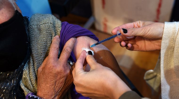 Un estudio reveló la eficacia de la vacuna Sputnik a seis meses de colocada la segunda dosis Foto: ALF PONCE MERCADO / MDZ