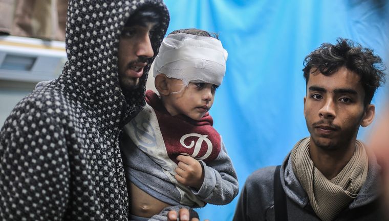 En Gaza, todo es devastación y dolor, bajo las bombas de Israel. Foto: DPA