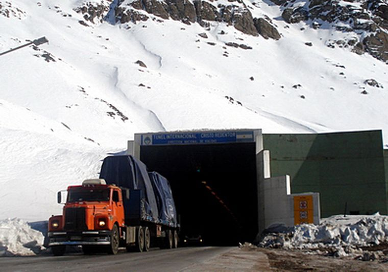 En Argentina está transitable la ruta hasta la boca del Túnel Internacional. Foto: Nacho Gaffuri / MDZ