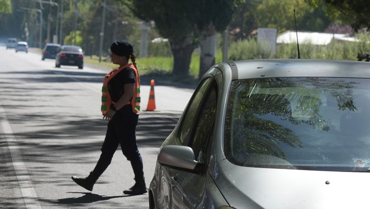 Controles policiales en Mendoza y multas de oficio (Imagen de archivo)