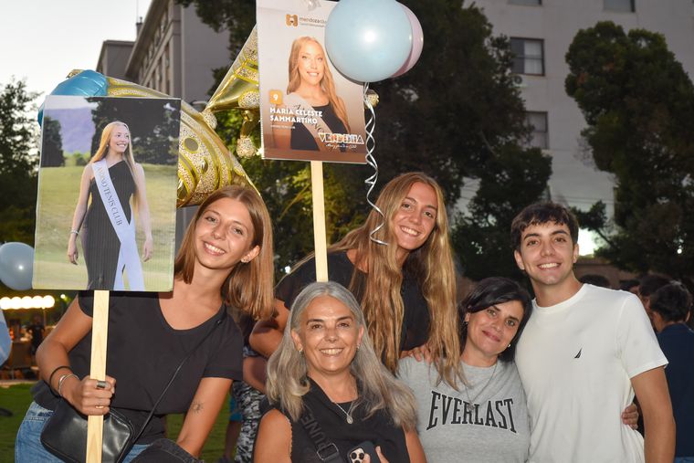 Clara Frare, Rosana Famá, Valentina Frare, Laura Martínez, Guillermo Sammartino. Clara Frare, Rosana Famá, Valentina Frare, Laura Martínez, Guillermo Sammartino.