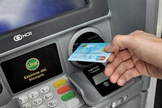 La mujer que recibió la transferencia primero se negó a devolver el dinero y luego explico que no tenía el monto total.