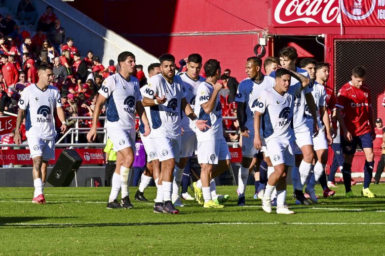 Independiente Rivadavia reclamó falta en la jugada del gol de Montiel. Foto: Noticias Argentinas / Foto: Juan Foglia